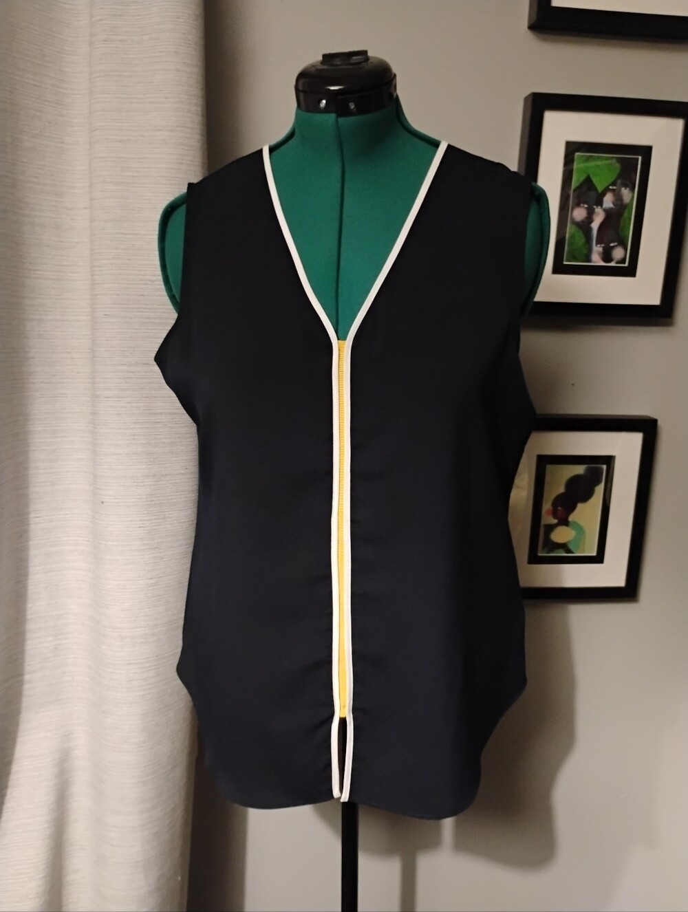 Tommy Hilfiger Sleeveless V-Neck Blouse Navy Blue White Piping Sz L NWT
